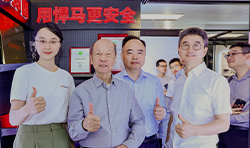 Akademik Jiang Horse ziyaret eder; ECADI & Horse Tech Exhibition Hall